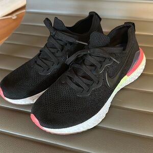 Nike Epic React Flyknit 2 Women’s Sneakers